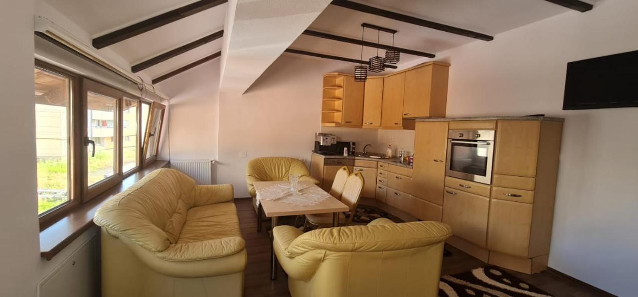 La Ovi Hotel Făgăraş Buitenkant foto