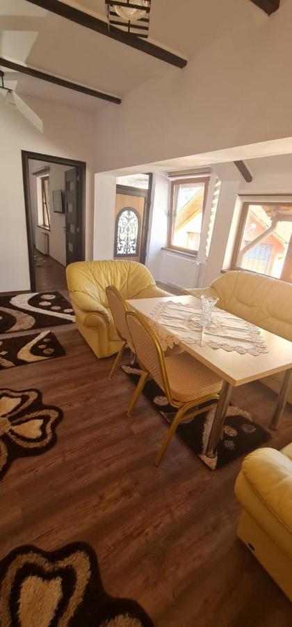 La Ovi Hotel Făgăraş Buitenkant foto